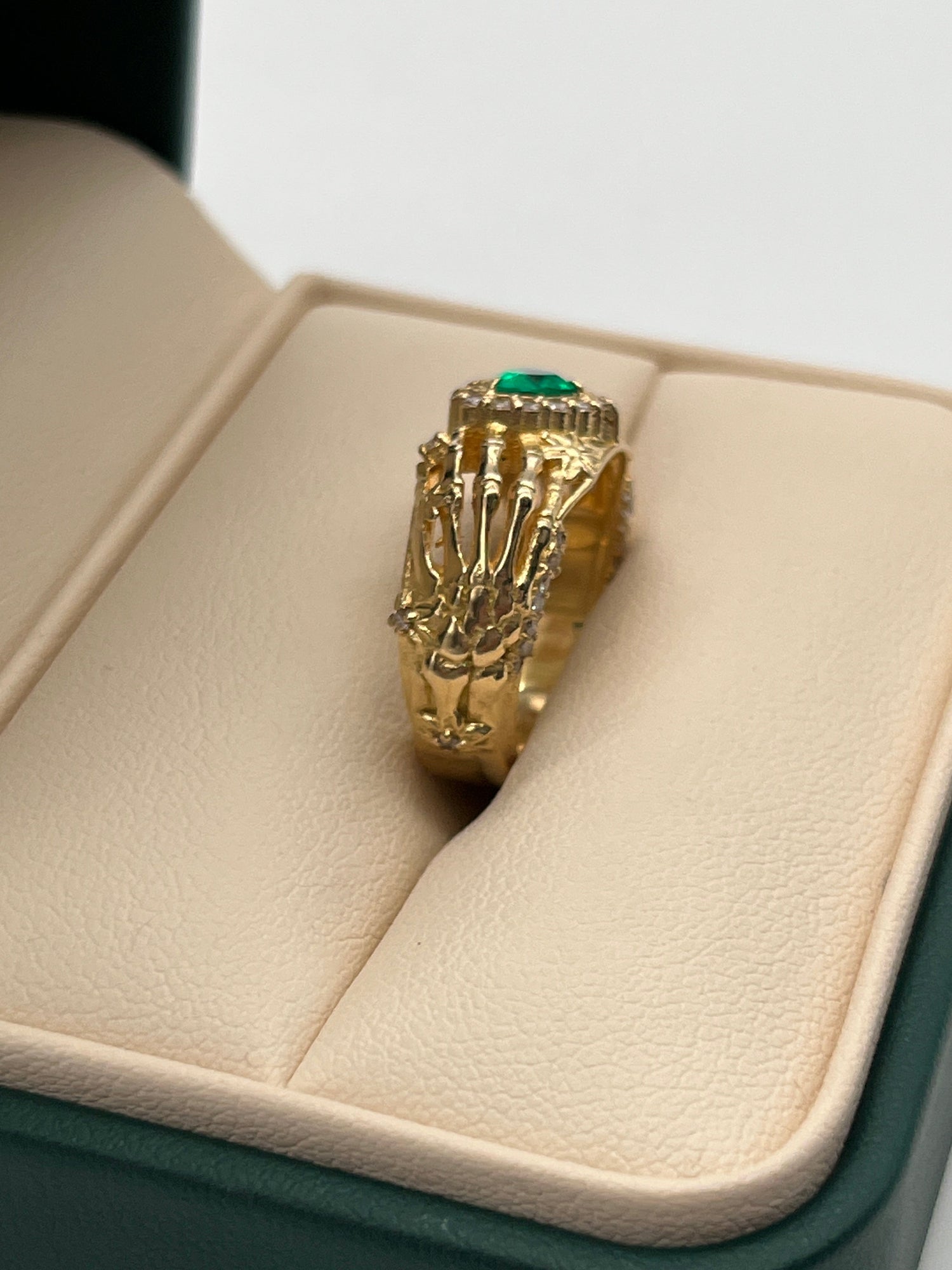 ANILLO ESQUELETO / 10GR / ORO 18K / ESMERALDA LEGITIMA