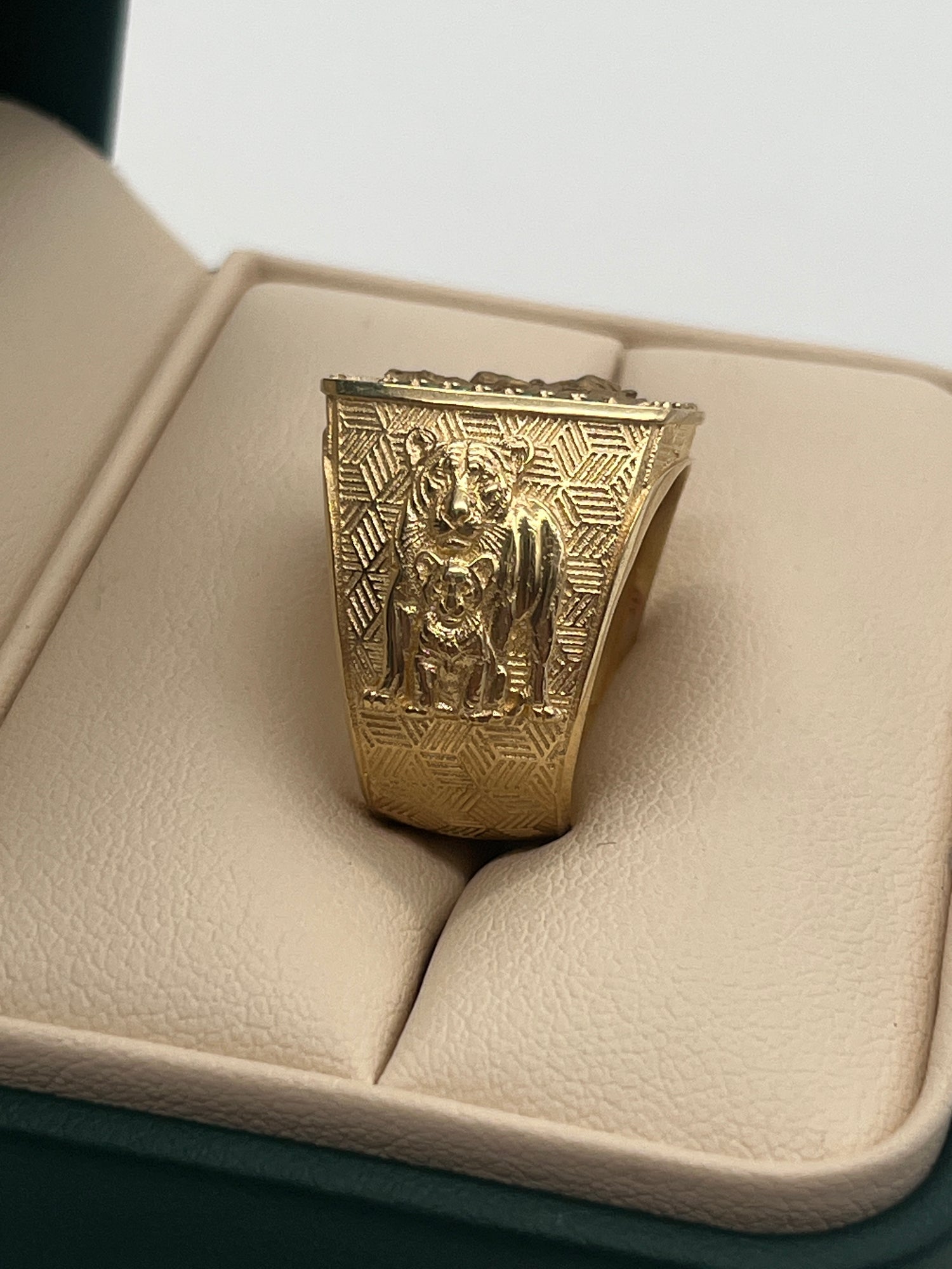 ANILLO VIRGEN / 15GR / ORO 18K / ESMERALDA LEGITIMA
