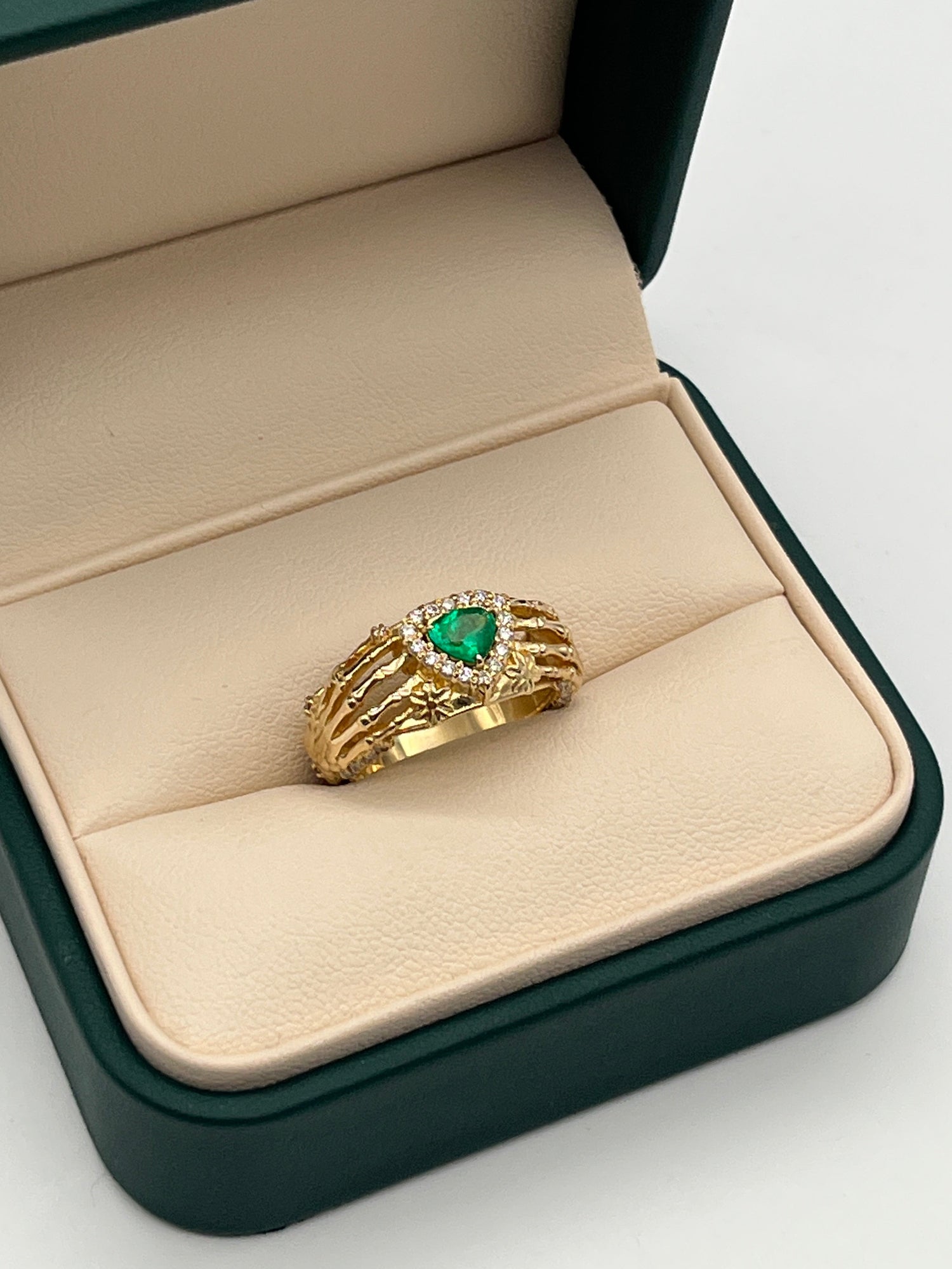 ANILLO ESQUELETO / 10GR / ORO 18K / ESMERALDA LEGITIMA