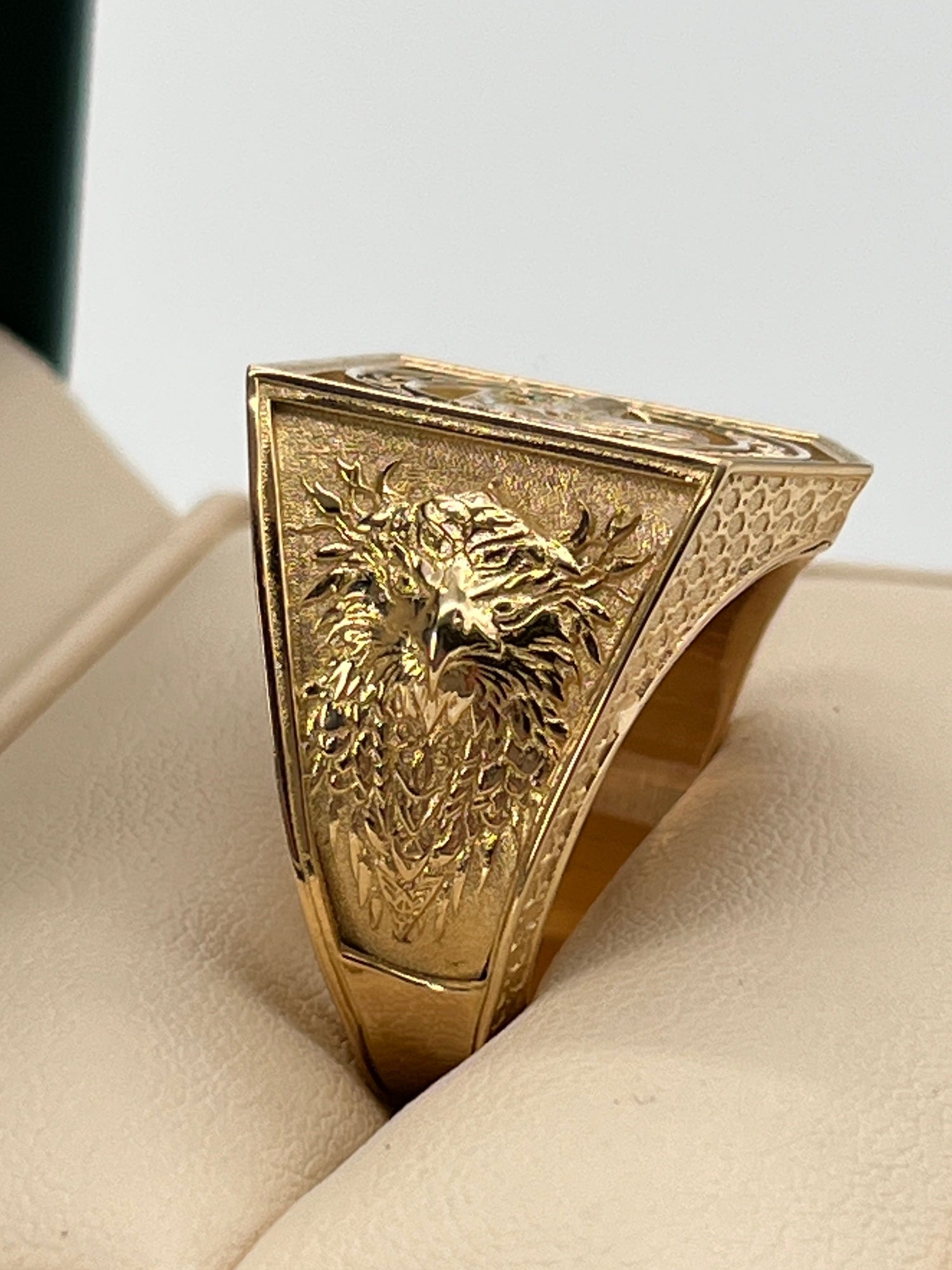 ANILLO AGUILA / 20.61gr / Oro 18k / ESMERALDA LEGITIMA