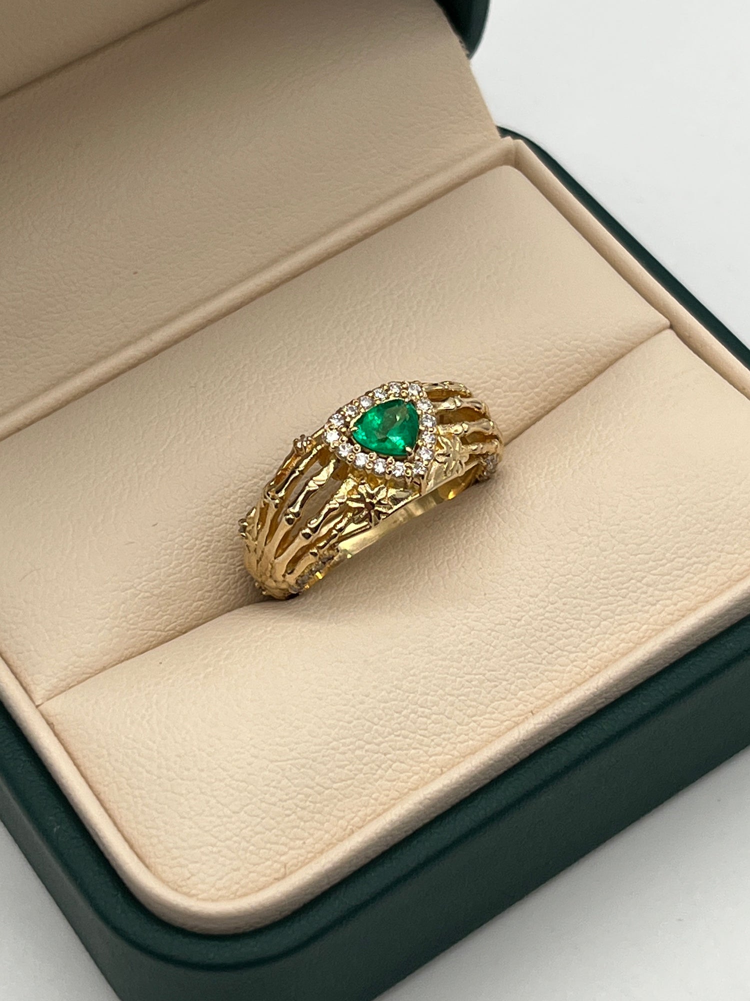 ANILLO ESQUELETO / 10GR / ORO 18K / ESMERALDA LEGITIMA